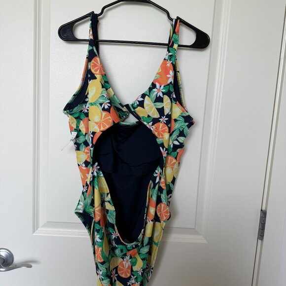 Old Navy Citrus Print Cutout One-Piece Swimsuit – Size 3X – Open Back - Picture 3 of 3